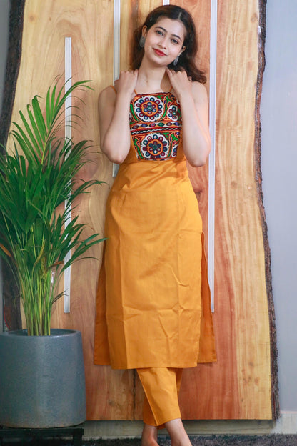 AARVI KUTCHI HAND WORK KURTA SET - StudioAnaykaa