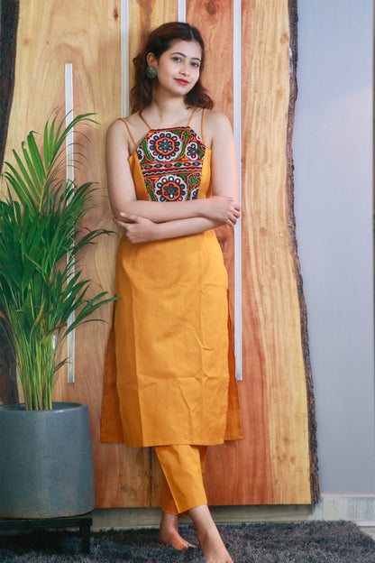 AARVI KUTCHI HAND WORK KURTA SET - StudioAnaykaa