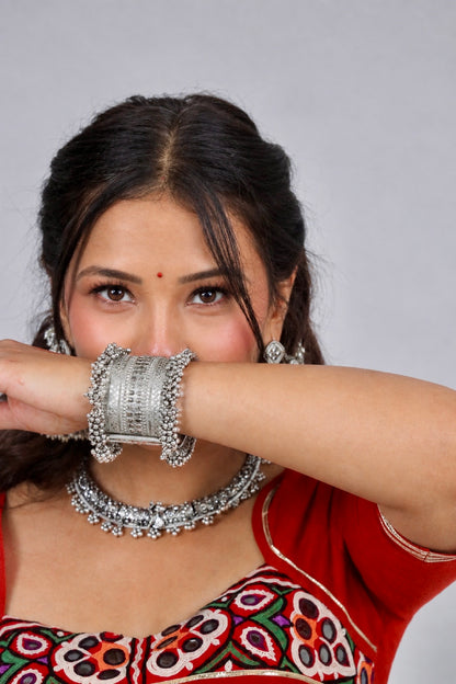 Rangrez Kutchi work chaniya choli