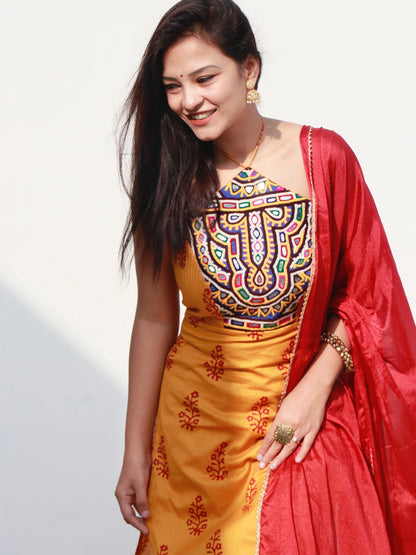 MEERA YELLOW KUTCHI HANDWROK KURTA SET - StudioAnaykaa