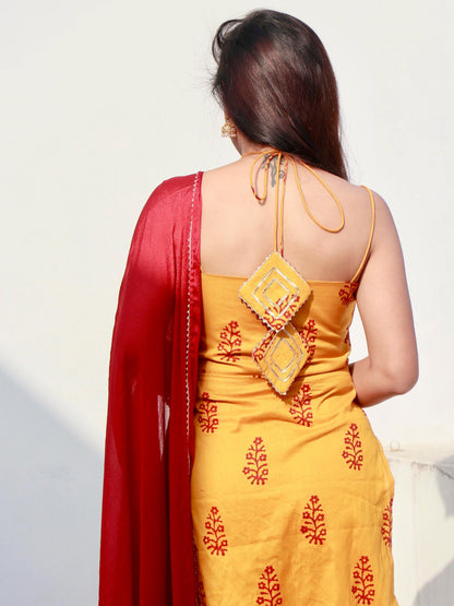 MEERA YELLOW KUTCHI HANDWROK KURTA SET - StudioAnaykaa