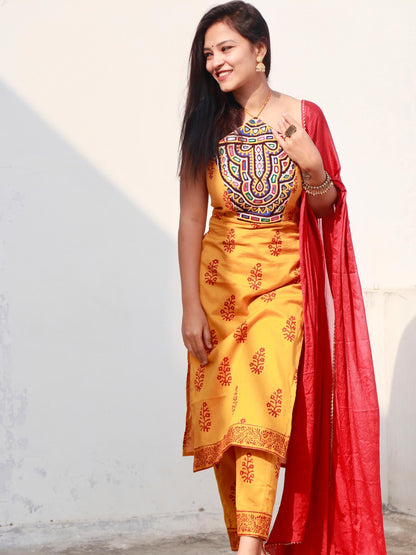MEERA YELLOW KUTCHI HANDWROK KURTA SET - StudioAnaykaa